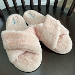 Splendid Fuzzy Soft Pink House Slippers Scuffs Mules $48 M L 9.5 10 10.5